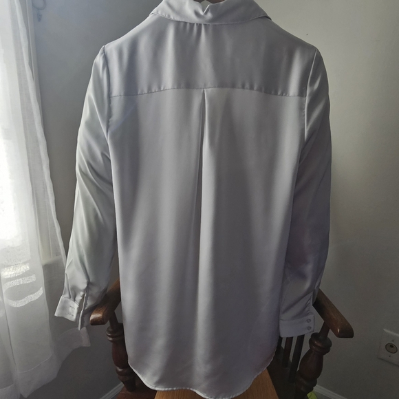 Elegant Silky Silver Button-Up Easy Care Blouse. Sz M - Picture 2 of 5